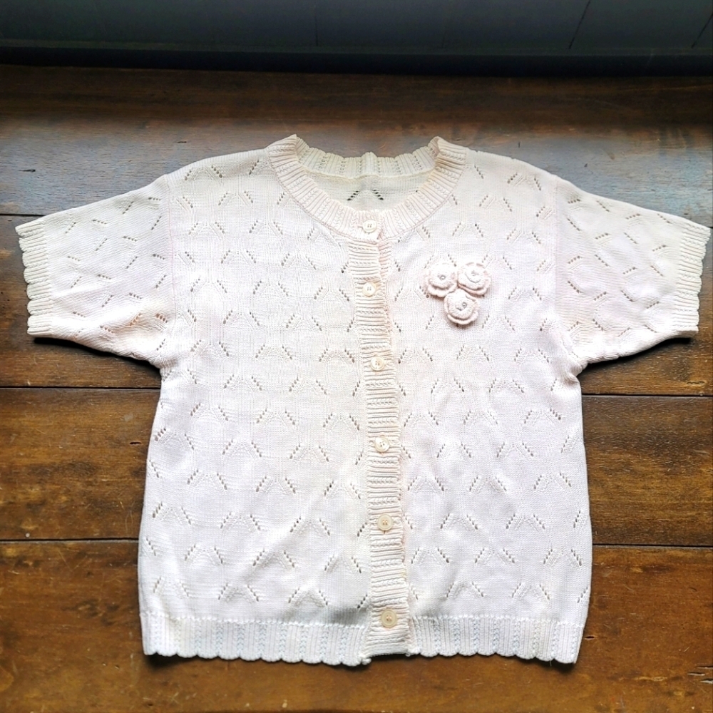 Vintage Handknit Baby Pink Pointelle Scalloped 3D Knit Pearl Cardigan sz S/M
